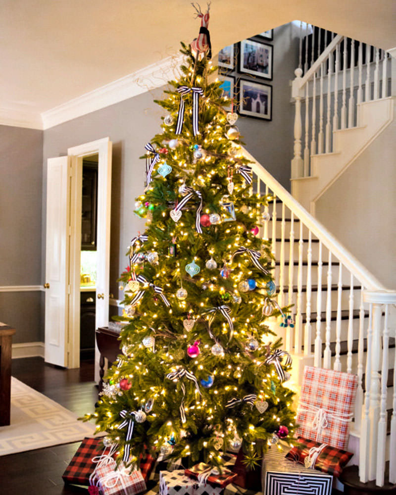 Árvore de Natal Retrátil Mágica com Controle Remoto e Luz com desconto + Brinde